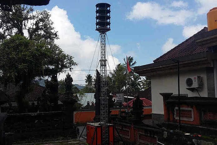 bnpb-pasang-alat-pendektesi-erupsi-gunung-agung_01-696x464