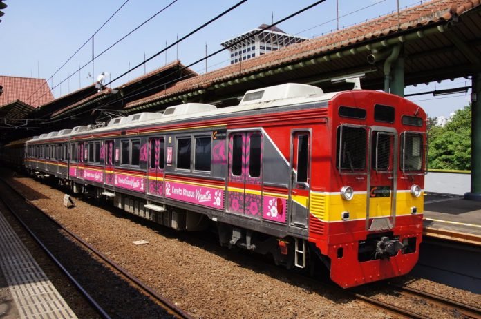 KRL_Jabotabek_8500_Gambir_20111126