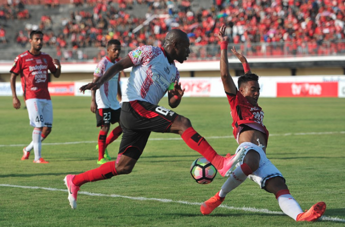 persipura-vs-bali-united-696x457