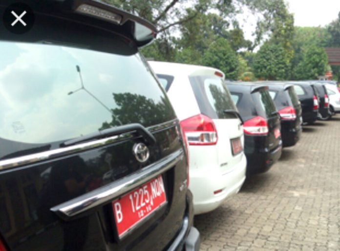 Mobil Dinas