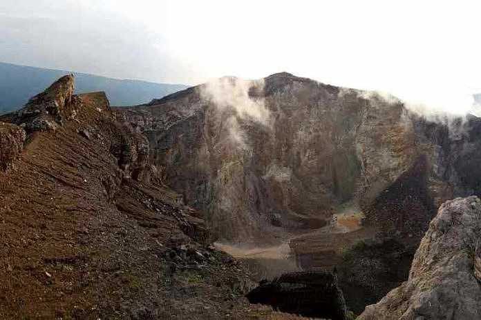 kawah gunung agung