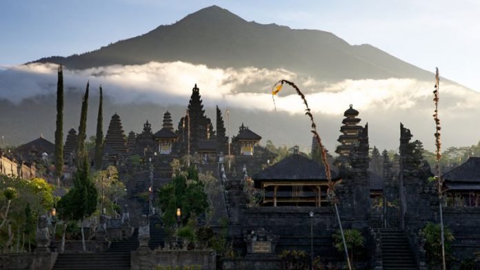 misteri-di-pura-besakih-bali-bw5fu0U3Yg