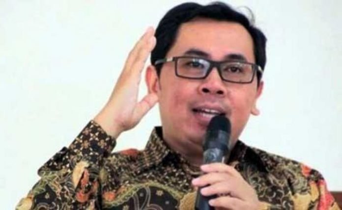 425-pengamat_perpajakan_dari_center_for_indonesia_taxation_analysis_cita_yustinus_prastowo_klinik_paj-718x452