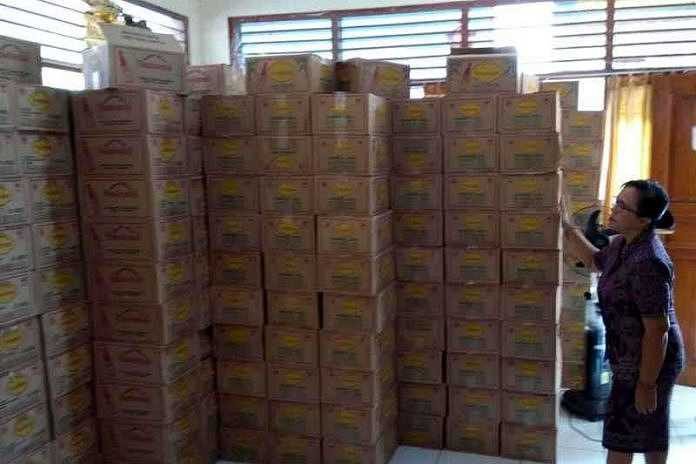 bantuan-permakanan-pengungsi-di-buleleng-memludak_01-696x464
