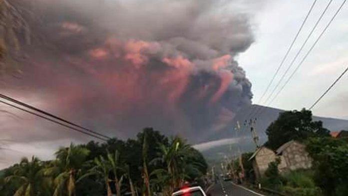 gunung-agung-meletus_20171127_210932