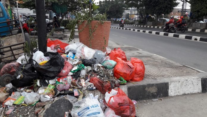 sampah di Margonda