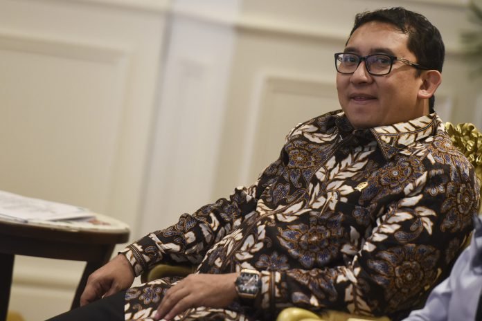 Wakil Ketua DPR Fadli Zon mengikuti pertemuan dengan Komisi Yudisial di Kompleks Parlemen, Senayan, Jakarta, Kamis (30/6).