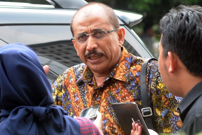 ADE- Mantan Anggota DPR Djamal Aziz Attamimi Bertemu Tim Penyidik KPK