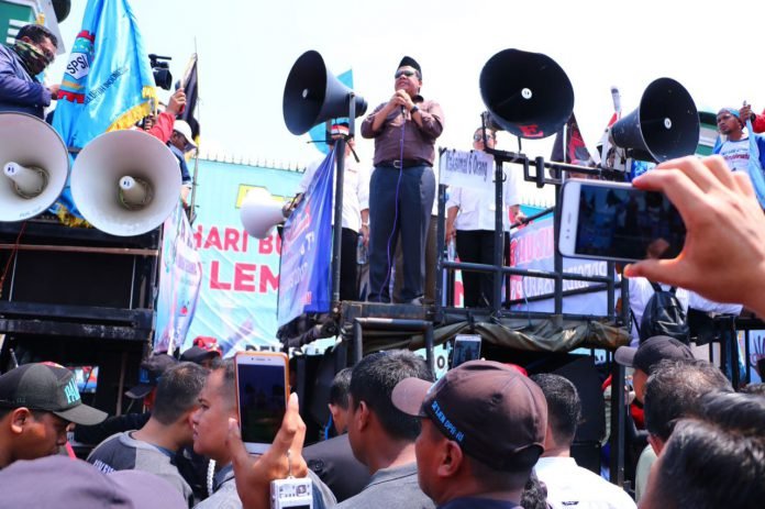 Demo Buruh Gedung DPR