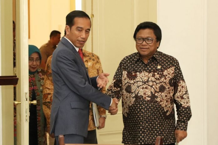 Jokowi-Ketua Umum Partai Hanura