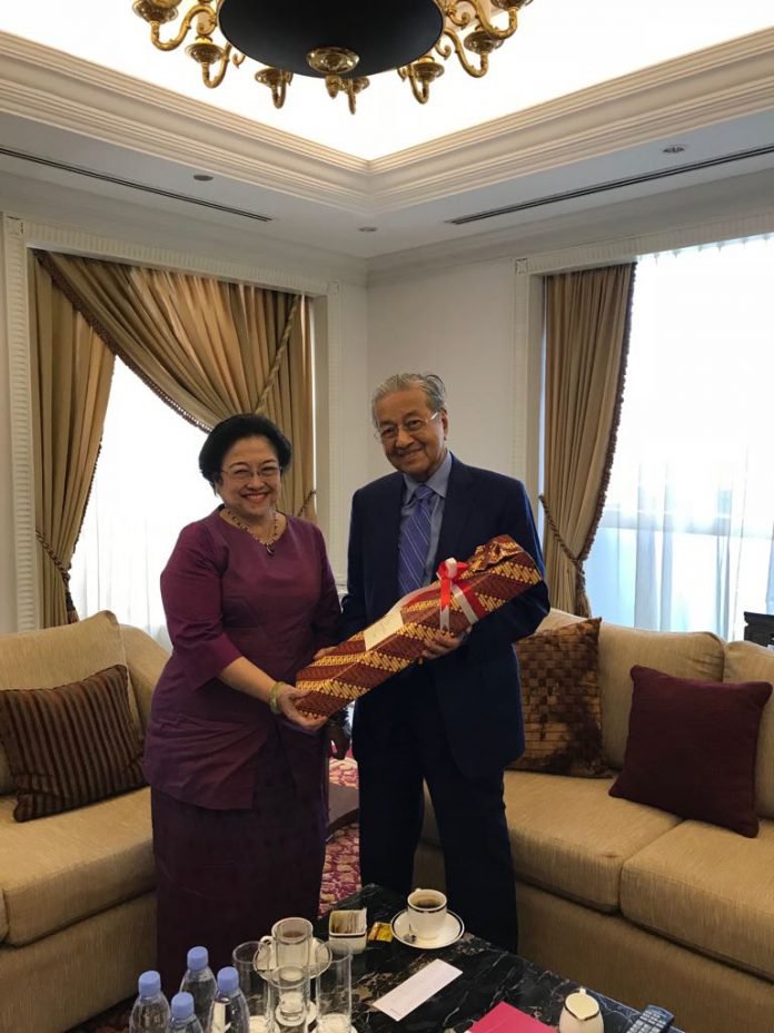 Foto Megawati-Mahathir-2906