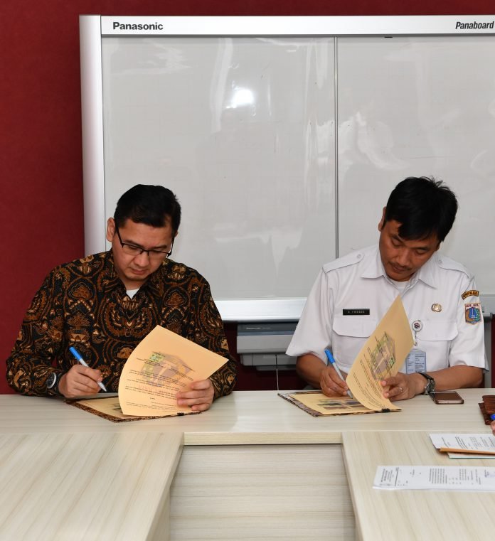 IPC-dan-Pem-Prov-DKI-Jakarta-Kapal-Permbersih-Sampah-2