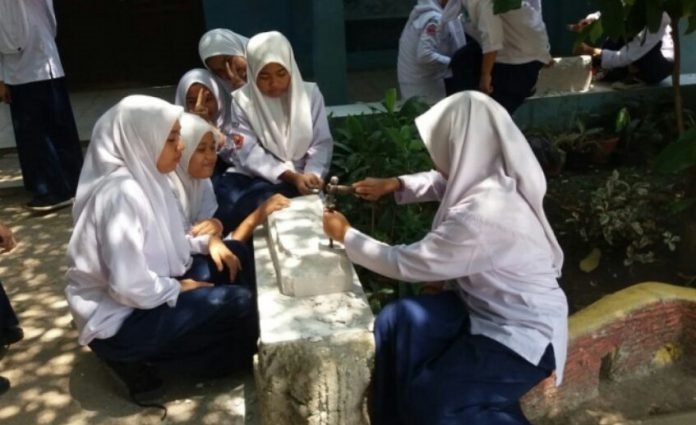 BANGUN SKILL MELALUI SENI UKIR DI KALANGAN PELAJAR TANGSEL