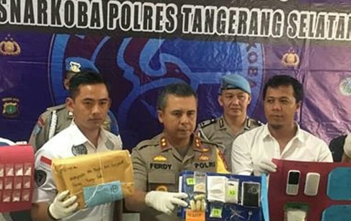 POLISI TANGSEL AMANKAN HEROIN DARI KOS KOSAN MEWAH BSD