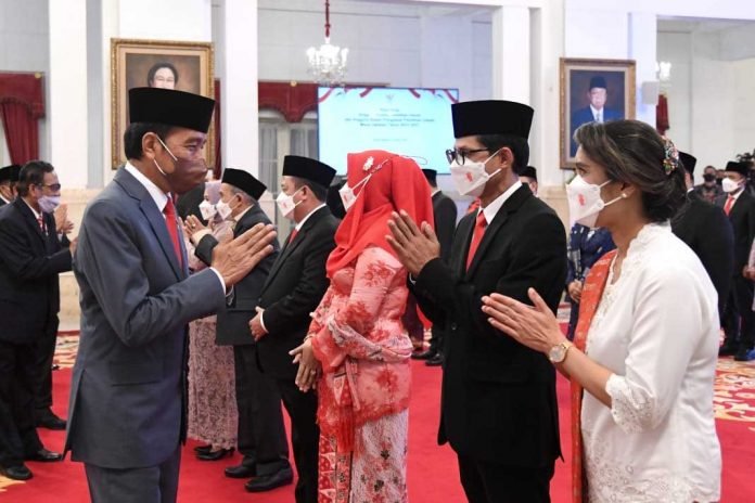 jokowi lantik kpu